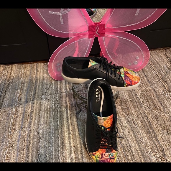 Shoes - Sporty Sneakers